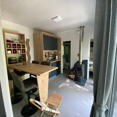 Metkina Hiska -samooskrbna Nyaraló Topovlje